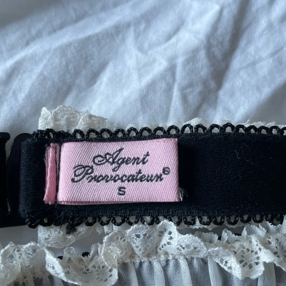 SOLD Agent Provocateur Black lace/ivory chiffon bra & suspender Size small NWOT - Picture 8 of 9